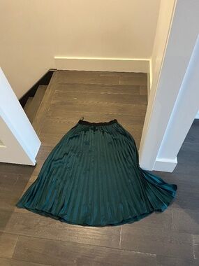 Emerald Green Pleated Midi Skirt (Size M)